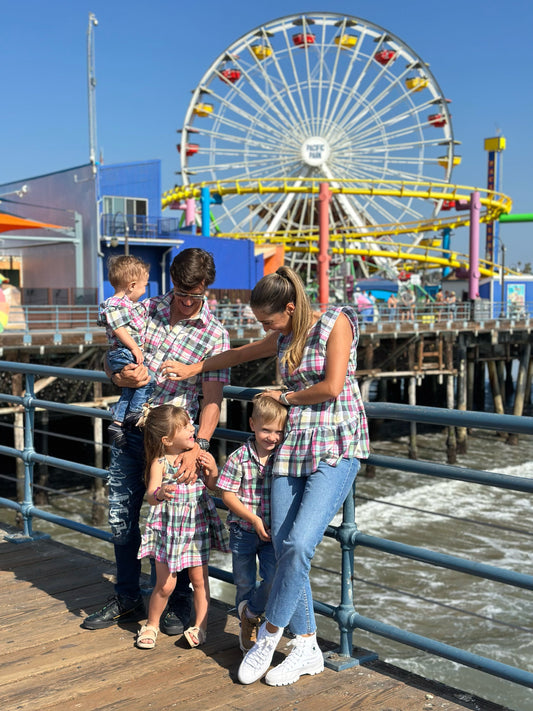 Matching familia cuadros verdes y rosas