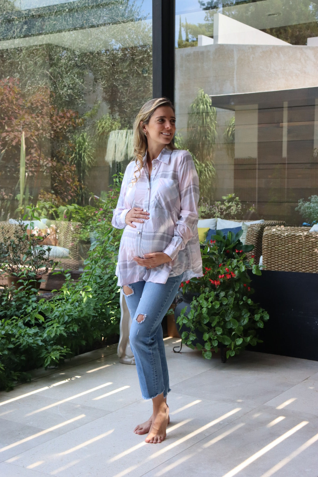 Blusa maternidad de cuadros rosa y gris